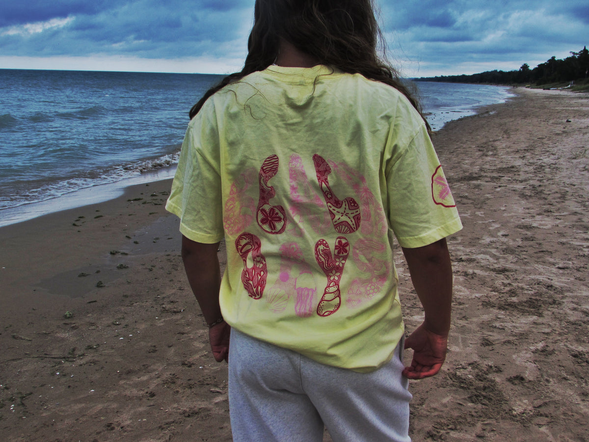 Beach days t-shirt in sunlight shores
