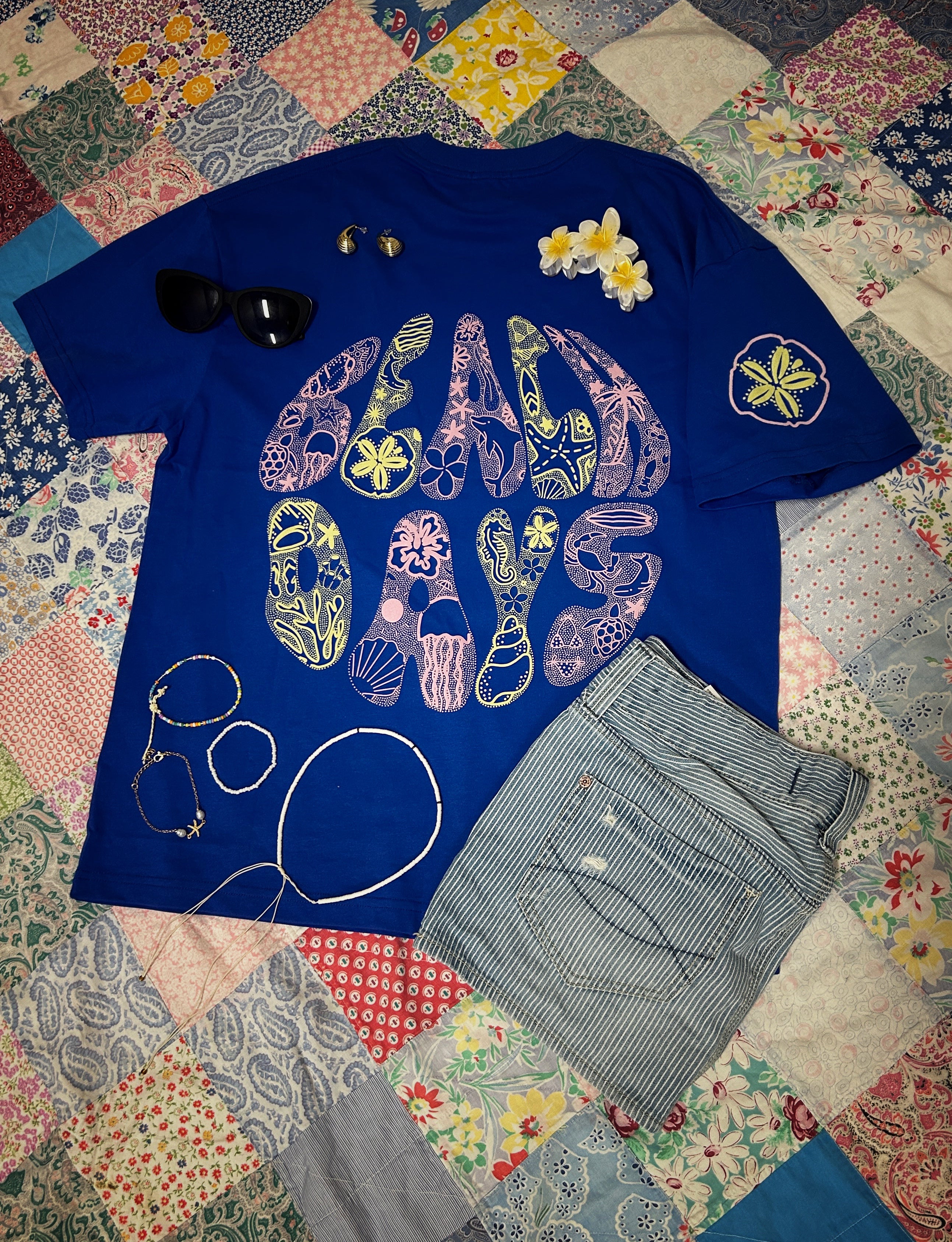 Beach days t-shirt in coastal lagoon