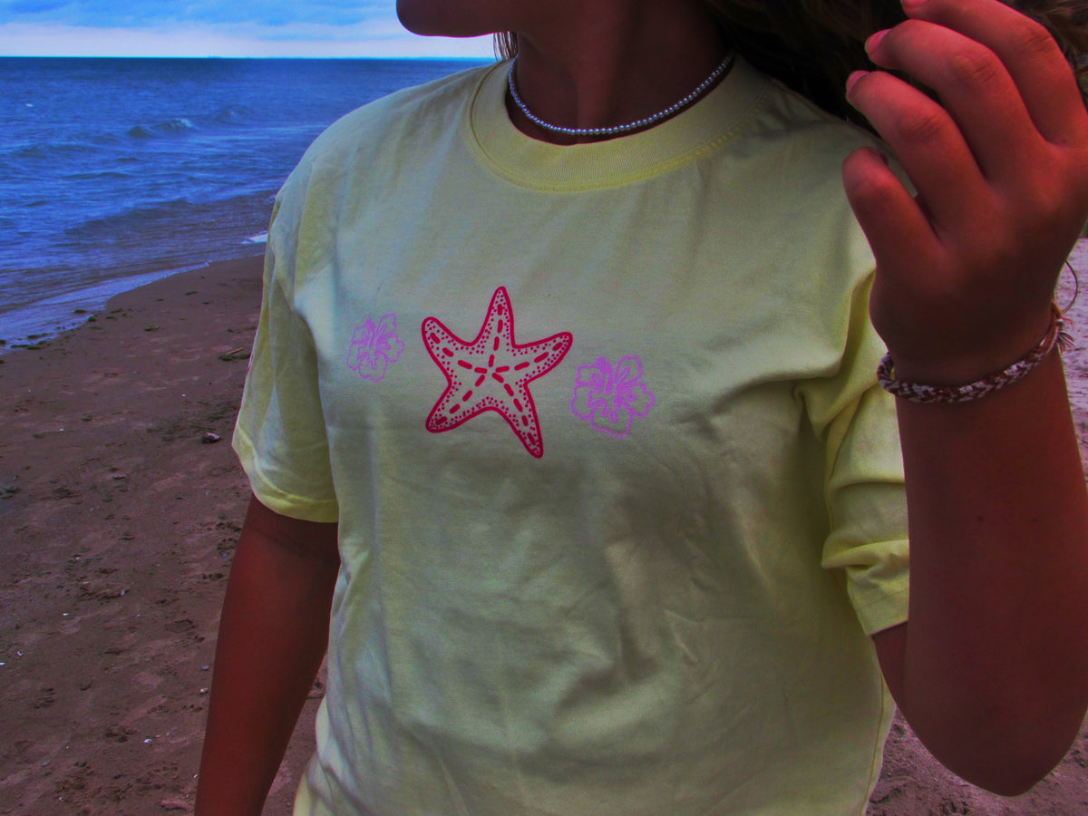 Beach days t-shirt in sunlight shores