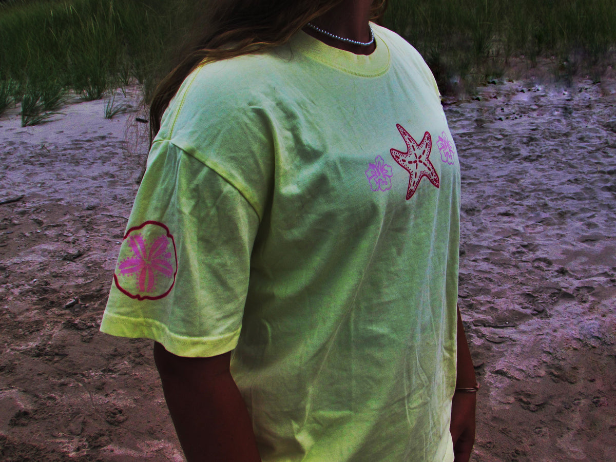 Beach days t-shirt in sunlight shores
