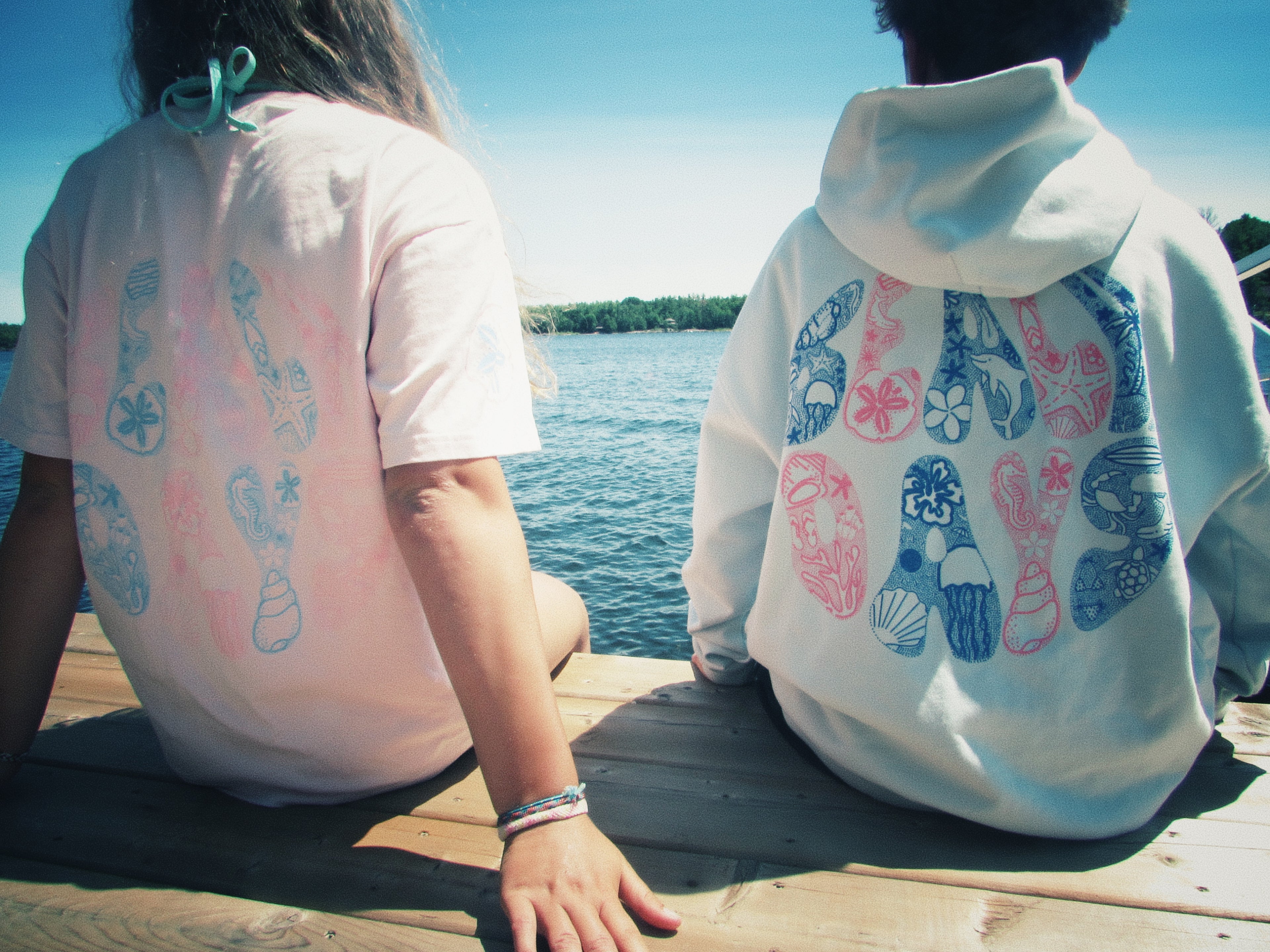 Beach days t-shirt in sweet hibiscus